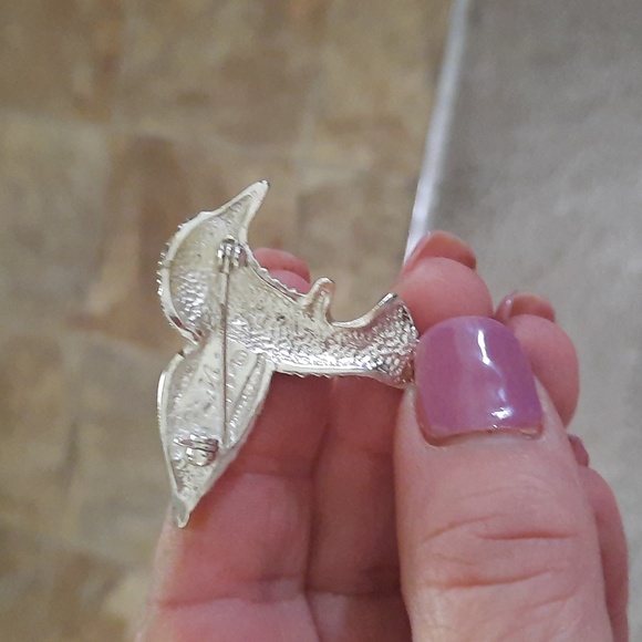 Vintage Silvertone & Rhinestone textured hummingbird Brooch. Marked AAi signed. - Picture 2 of 3